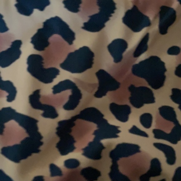 Sports Bra leopard/Cheeta print Size Medium Runs Small - Picture 4 of 4